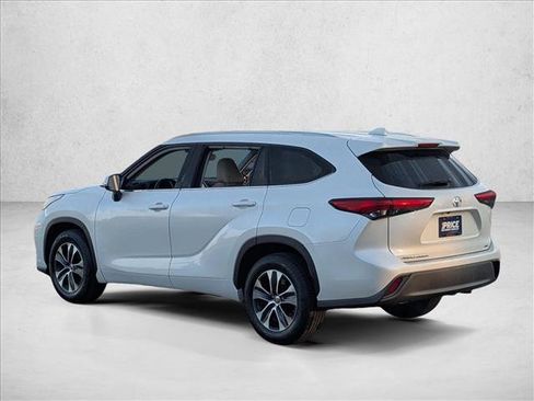 Used 2020 Toyota Highlander XLE image 7