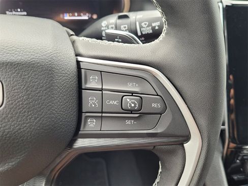 New 2025 Jeep Grand Cherokee Laredo X w/ Luxury Tech Group I image 25