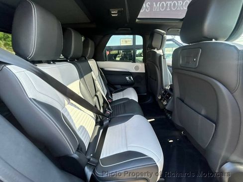 Used 2024 Land Rover Discovery Dynamic SE AWD/4WD image 21