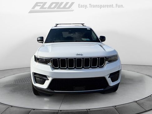 Used 2025 Jeep Grand Cherokee Laredo w/ Luxury Tech Group I image 3