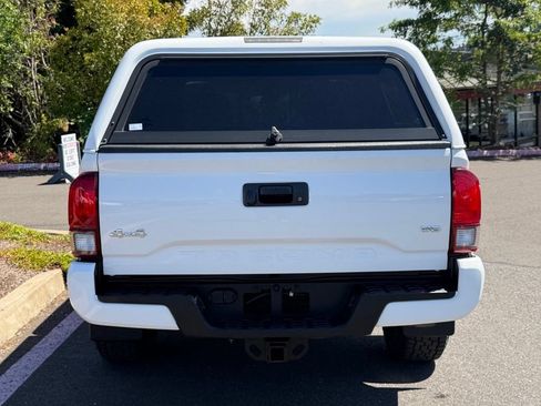 Used 2022 Toyota Tacoma SR AWD/4WD image 6
