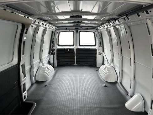 New 2025 GMC Savana 3500 Extended w/ Driver Convenience Package image 18