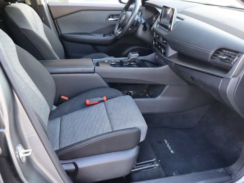 Used 2023 Nissan Rogue SV FWD image 16