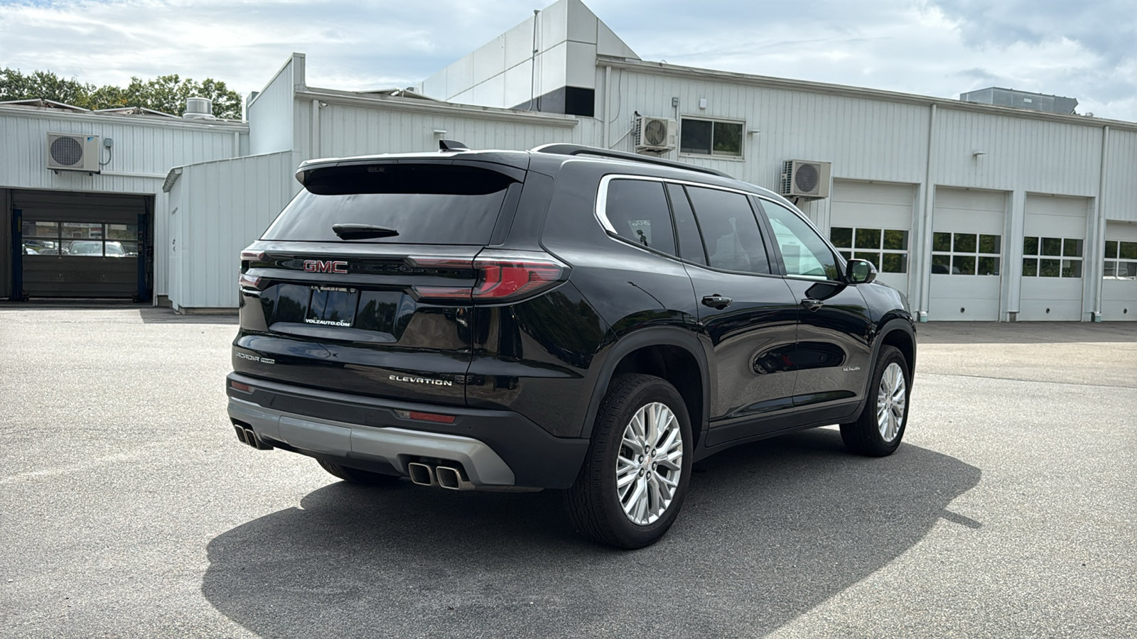 Certified 2026 GMC Acadia Elevation w/ Elevation Premium Package AWD/4WD image 6