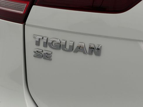 Used 2020 Volkswagen Tiguan SE R-Line FWD image 21