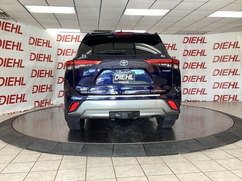 Used 2021 Toyota Highlander Platinum AWD/4WD image 6