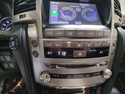 Used 2015 Lexus LX 570 4WD w/ Luxury Package image 41