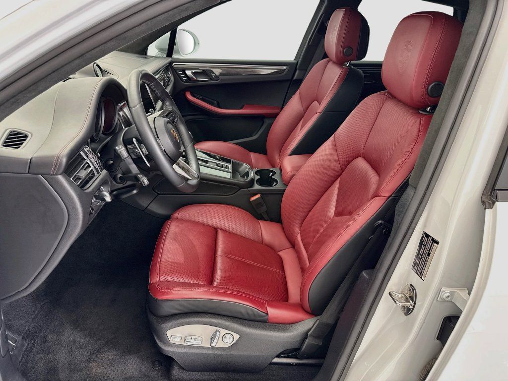 Certified 2022 Porsche Macan S AWD/4WD image 5