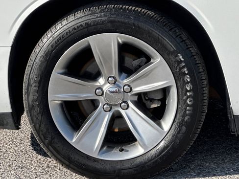 Used 2015 Dodge Challenger SXT image 11