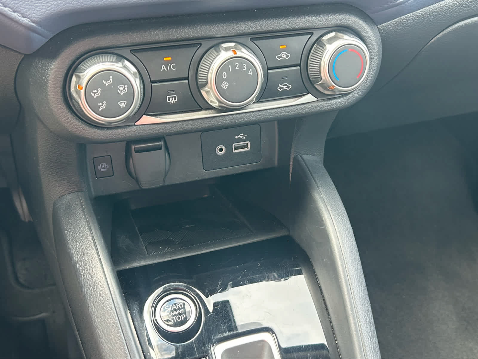Used 2024 Nissan Versa SV FWD image 31