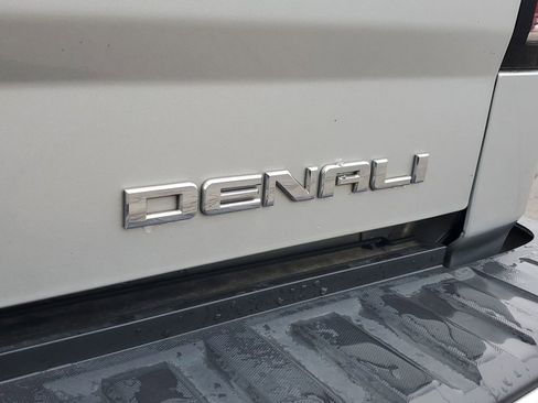 Used 2018 GMC Sierra 1500 Denali w/ Denali Ultimate Package AWD/4WD image 8
