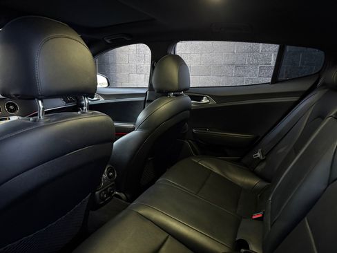 Used 2019 Kia Stinger GT1 image 14