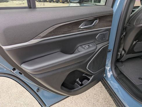 New 2026 Jeep Grand Cherokee Limited w/ Luxury Tech Group II RWD image 13