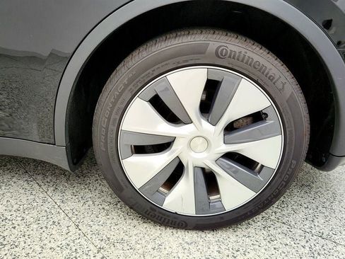 Used 2023 Tesla Model Y Long Range AWD/4WD image 9