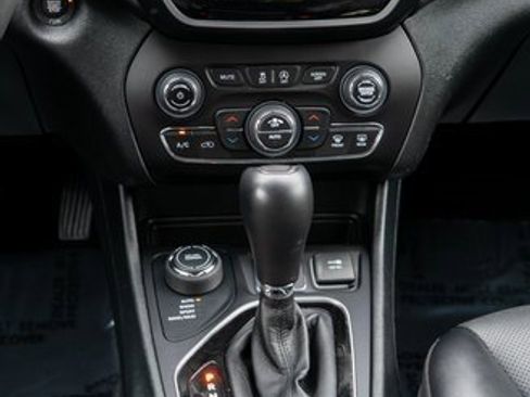 Used 2022 Jeep Cherokee Limited image 15