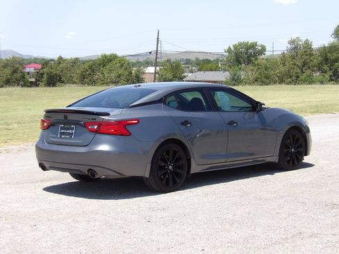 Used 2018 Nissan Maxima SR w/ Midnight Edition FWD image 6