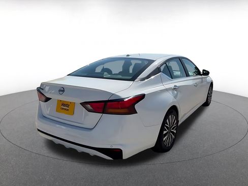 Used 2025 Nissan Altima 2.5 SV FWD image 11