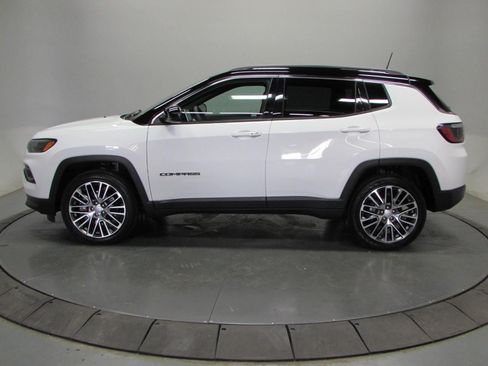 Used 2023 Jeep Compass Limited w/ Elite Group AWD/4WD image 4