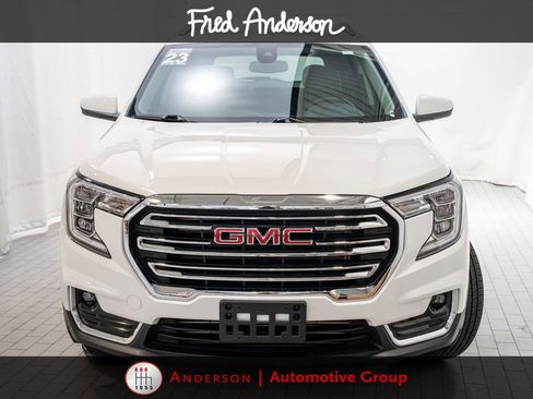 Used 2023 GMC Terrain SLT AWD/4WD image 2