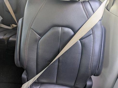 Used 2019 Chrysler Pacifica Touring-L Plus image 11