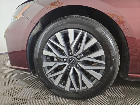 Used 2024 Nissan Altima 2.5 SV FWD image 31