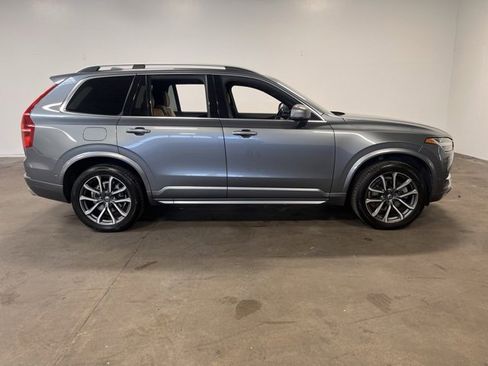 Used 2017 Volvo XC90 T6 Momentum w/ Vision Package image 2