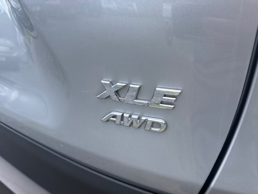 Used 2022 Toyota RAV4 XLE Premium AWD/4WD image 16