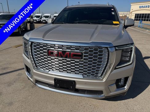 Used 2021 GMC Yukon XL Denali w/ Denali Premium Package image 2