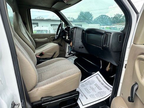 Used 2005 GMC TopKick C4500 2WD Regular Cab image 20