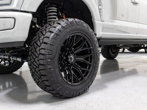 Used 2025 Ford F250 Platinum AWD/4WD image 12