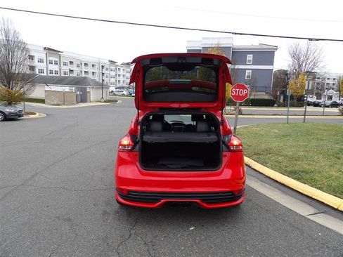 Used 2017 Ford Focus ST image 9