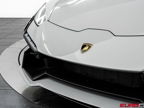 Used 2023 Lamborghini Huracan Tecnica image 12