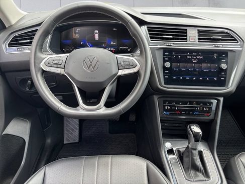 Certified 2023 Volkswagen Tiguan SE FWD image 15