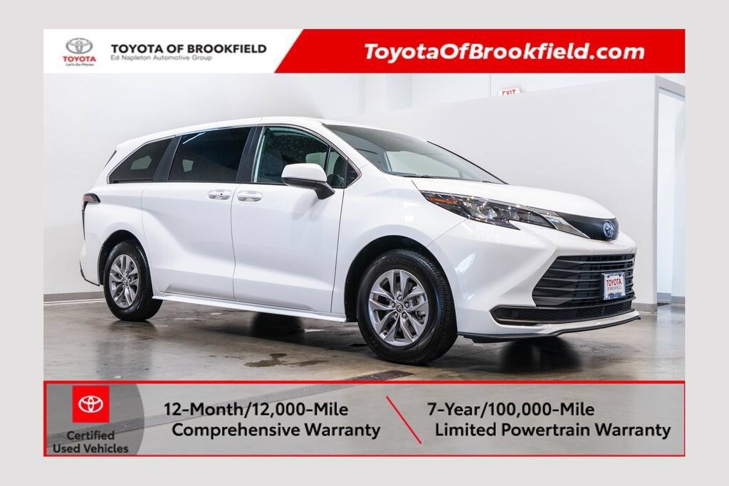 Certified 2025 Toyota Sienna LE FWD image 1