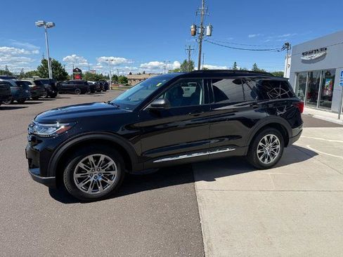 Certified 2025 Ford Explorer Active w/ Active Comfort Package AWD/4WD image 3