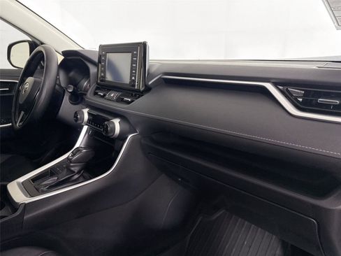 Used 2019 Toyota RAV4 XLE Premium image 40