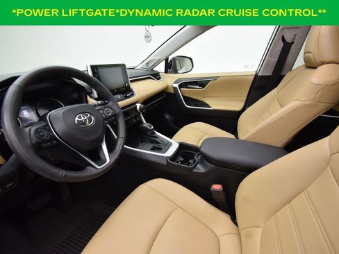 Used 2021 Toyota RAV4 XLE Premium image 11