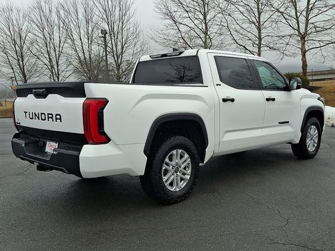 Used 2022 Toyota Tundra SR5 w/ SR5 Convenience Package AWD/4WD image 8