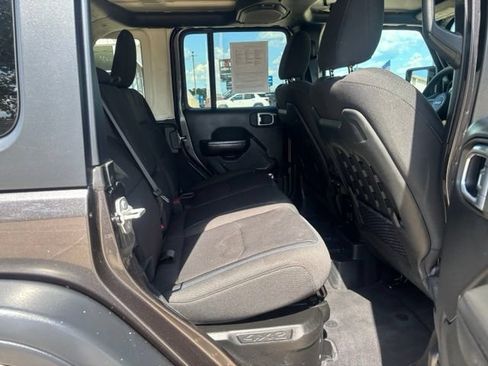 Used 2023 Jeep Wrangler Unlimited Rubicon 4xe w/ Cold Weather Group AWD/4WD image 14