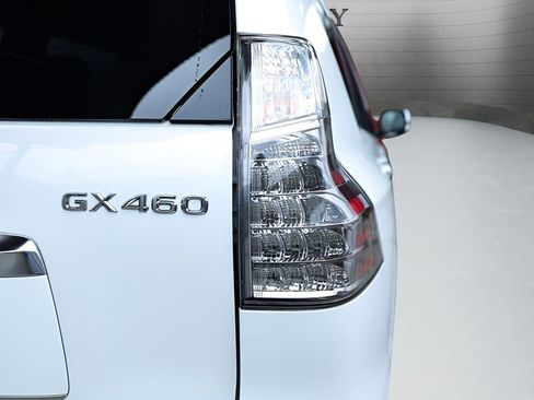 Used 2020 Lexus GX 460 Premium w/ Premium Package image 17