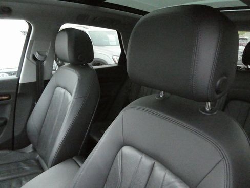 Used 2018 Audi Q5 2.0T Premium Plus w/ Premium Plus Package image 31