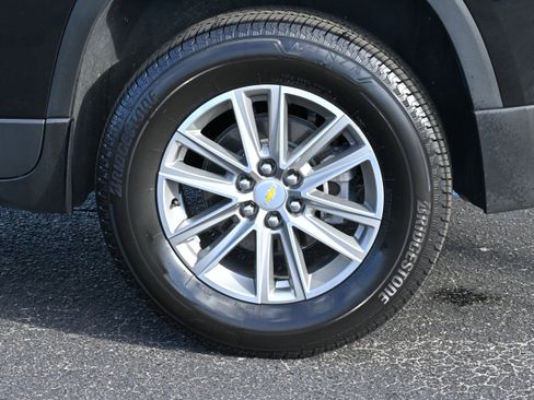 Used 2023 Chevrolet Traverse LT image 34