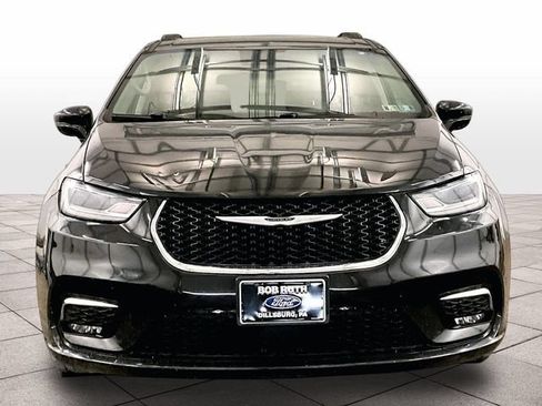 Used 2022 Chrysler Pacifica Touring-L FWD image 3