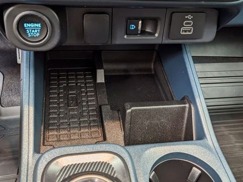 Certified 2025 Ford Maverick Lariat w/ Black Appearance Package image 31