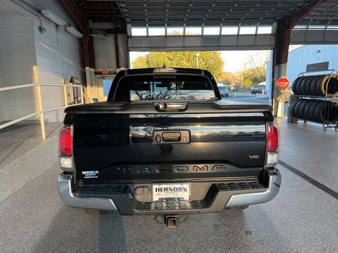 Used 2020 Toyota Tacoma TRD Off-Road image 7