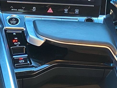 Used 2022 Audi e-tron Premium Plus image 9