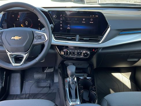 New 2026 Chevrolet Trax LT w/ Sunroof Package image 15