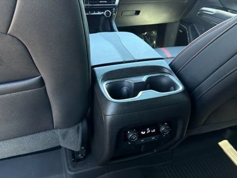 Used 2024 Chevrolet Traverse RS FWD image 21