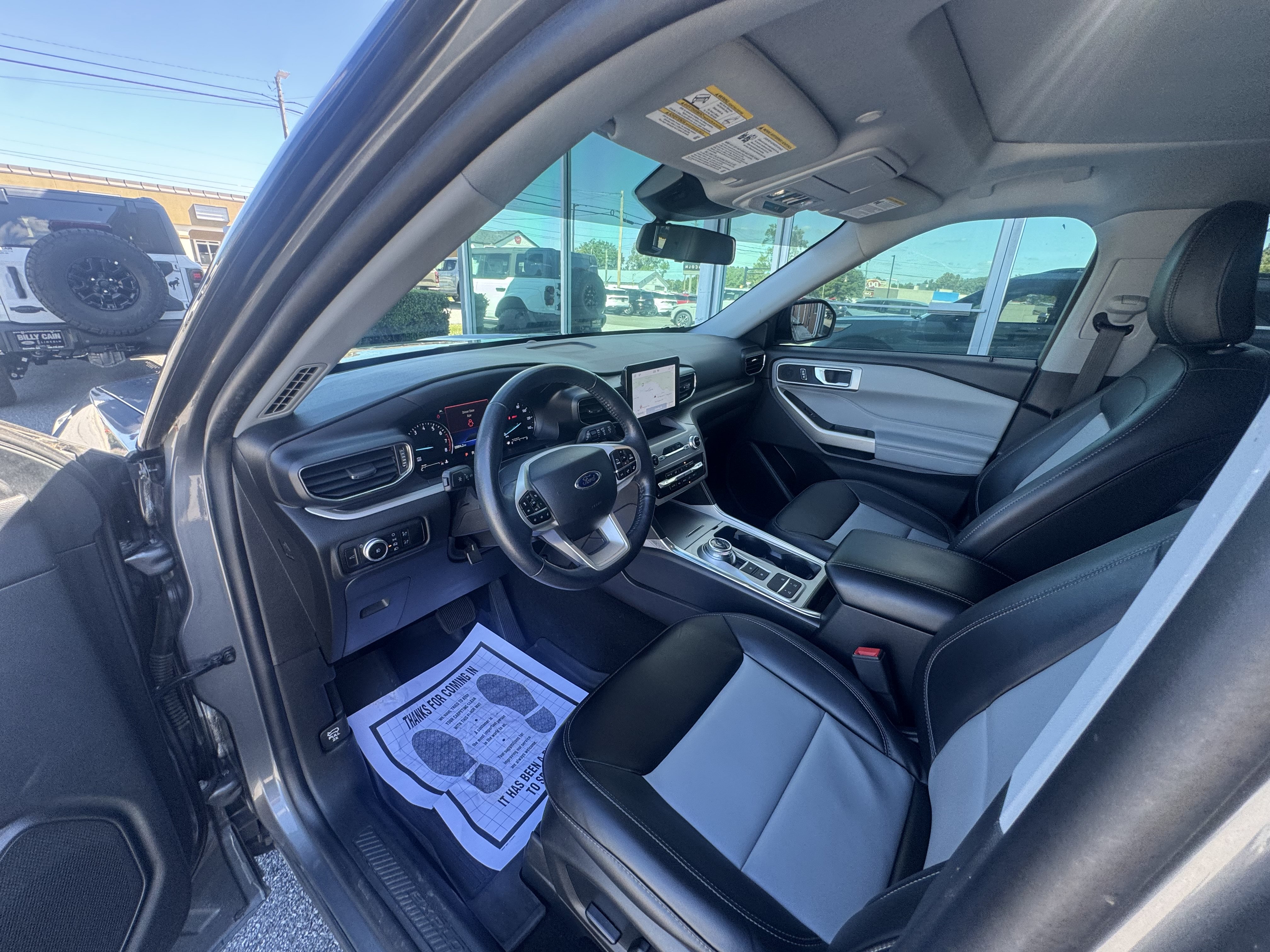 Used 2023 Ford Explorer XLT w/ Equipment Group 202A RWD image 7