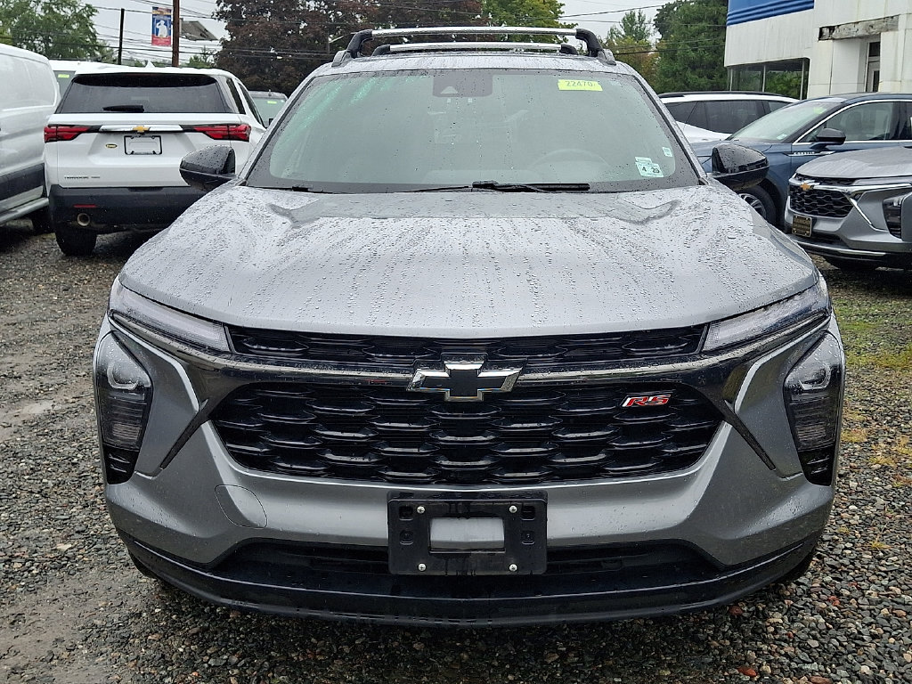 Used 2024 Chevrolet Trax RS w/ Sunroof Package FWD image 2